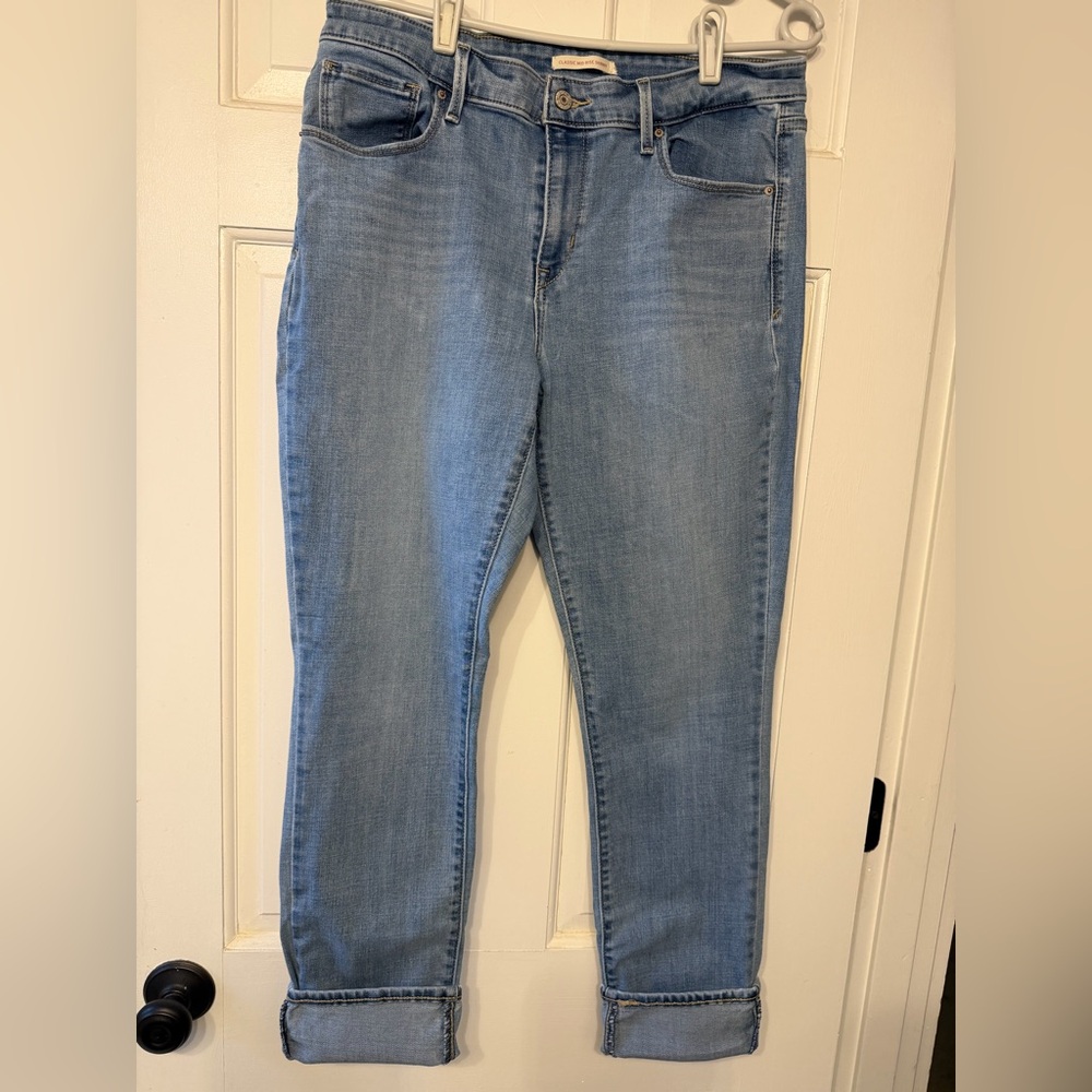 Levi's Women's Light Wash Skinny Jeans